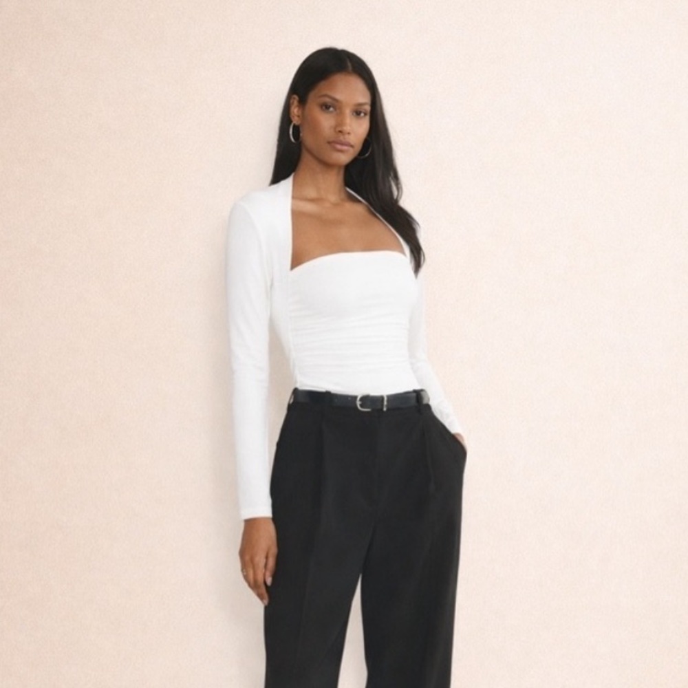 New with Tags - Aritzia Women Body Contour Flourish Long sleeve